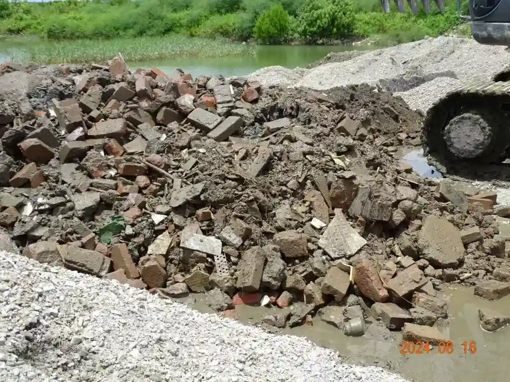 檢視「非法回填廢棄物樣態_1_」圖片