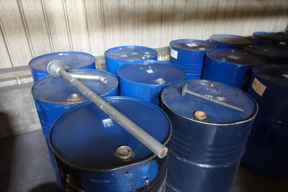 檢視「廠內堆放大量烤漆調合使用之有機溶劑」圖片