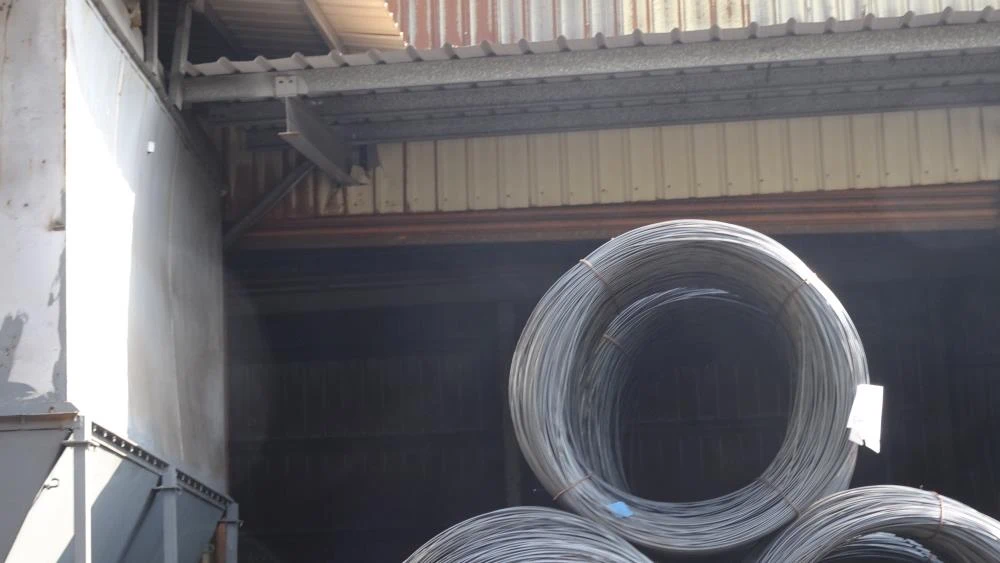 檢視「鐵線加工廠熱浸鋅製程造成大量粒狀污染物逸散到廠外」圖片