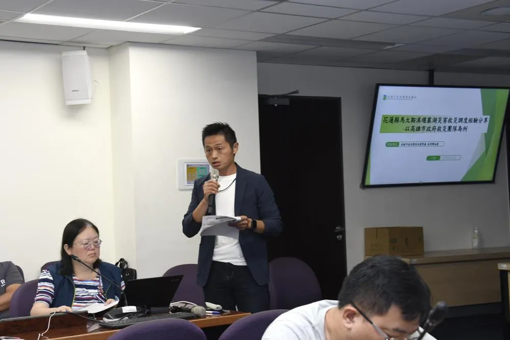 Secretary Lin Ming-hsun of the Kaohsiung City Environmental Protection Bureau sharing about the Kaohsiung City Government disaster relief team’s deployment experience during the Mataian River barrier lake disaster