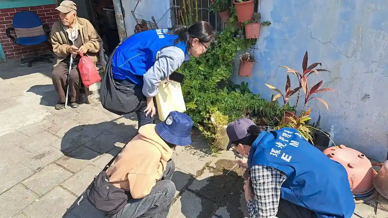 採集病媒蚊幼蟲孑孓