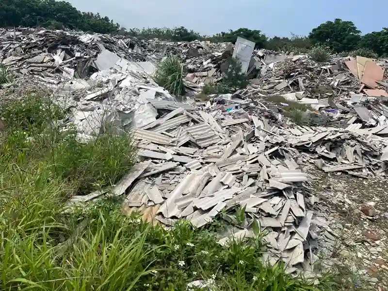 檢視「海埔路農地遭棄置營建廢棄物等」圖片