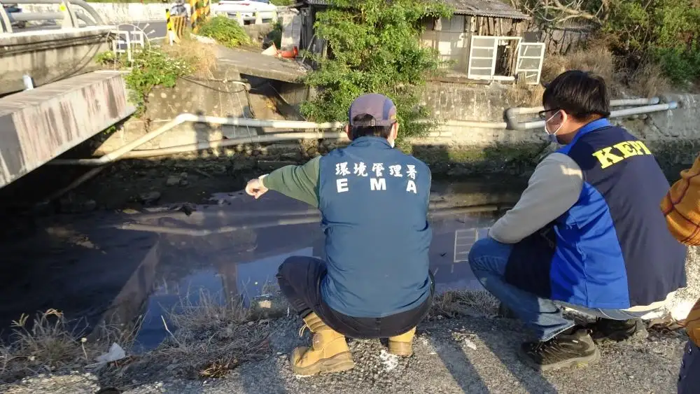 檢視「環管署聯合高雄市環保局尋找可疑來源」圖片