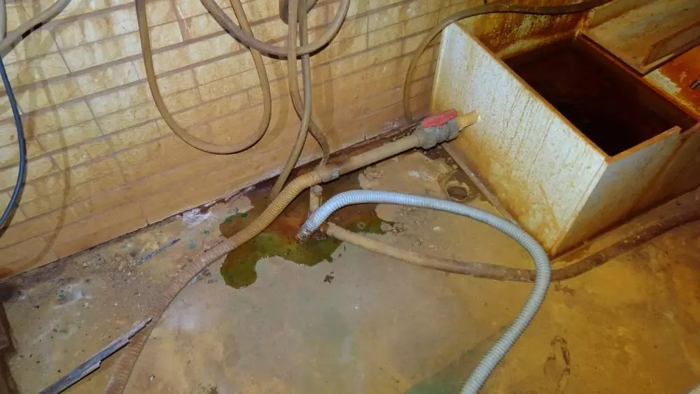 檢視「製程廢水以管線導入化糞池內」圖片