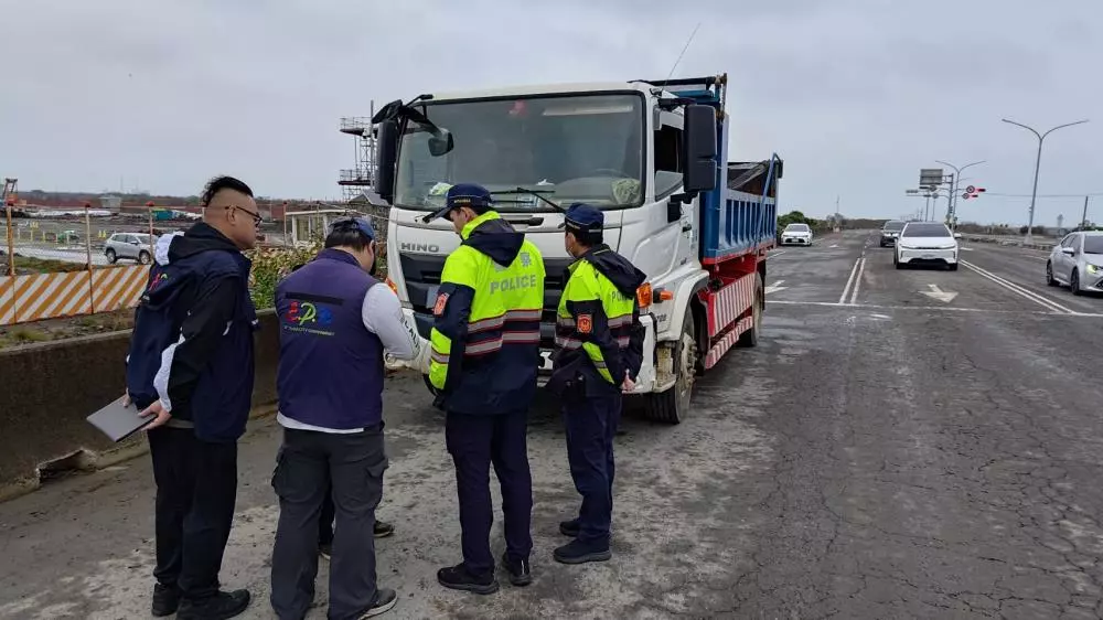 檢視「臺南市上午執行跨域攔檢作業現場查核」圖片