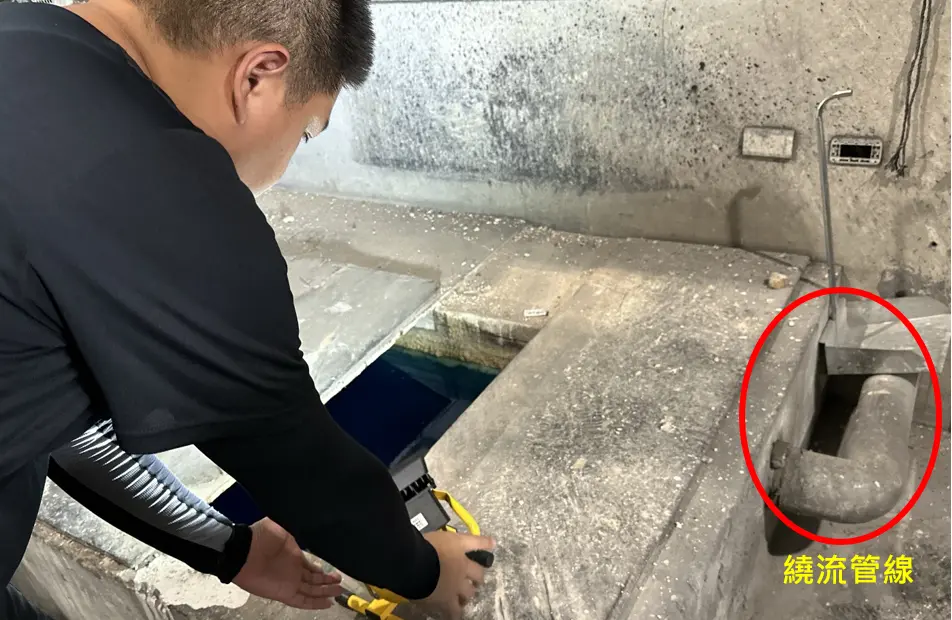 檢視「現場確認污泥脫水機濾液貯槽繞流管線」圖片