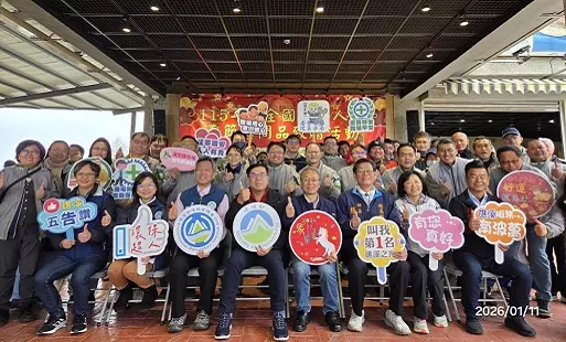 環境部彭啓明部長春節慰問致贈大合照