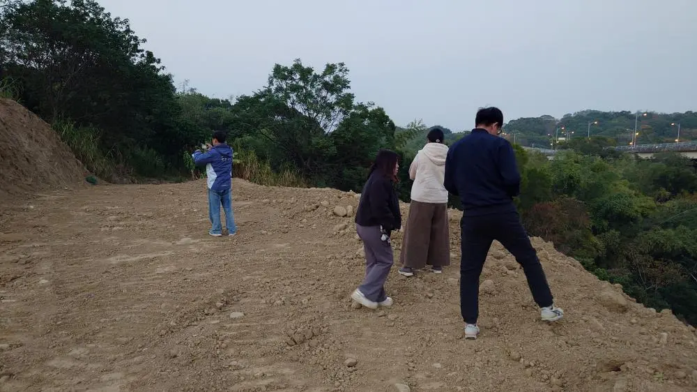 檢察官與專案小組查緝彰化縣彰化市山坡地非法回填情形