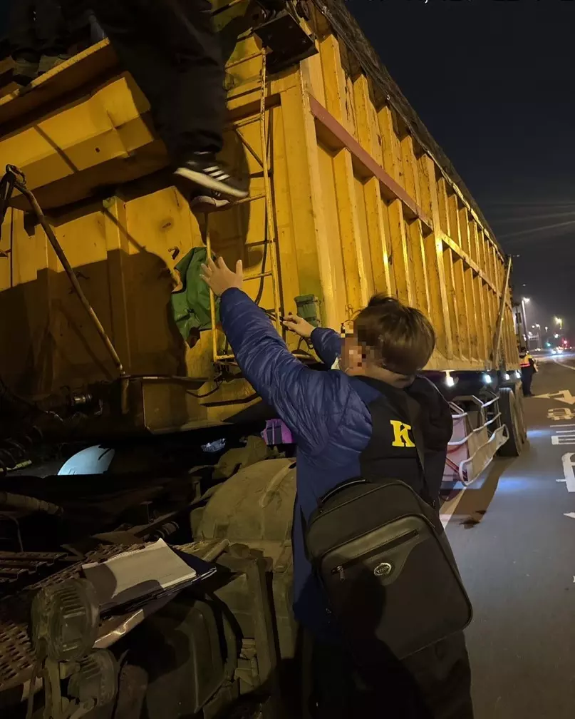 檢視「高雄市夜間執行跨域攔檢作業現場查核」圖片