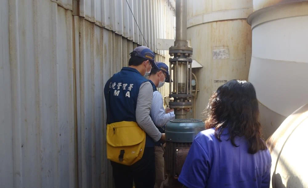 檢視「督察人員查核空氣污染防制設施操作情形」圖片