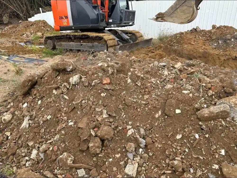 檢視「非法棄置掩埋廢棄物樣態」圖片