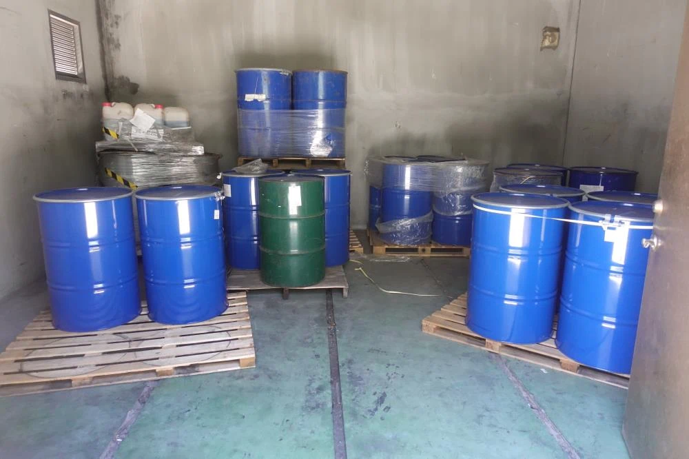 檢視「查獲使用未經許可之溶劑型樹脂」圖片