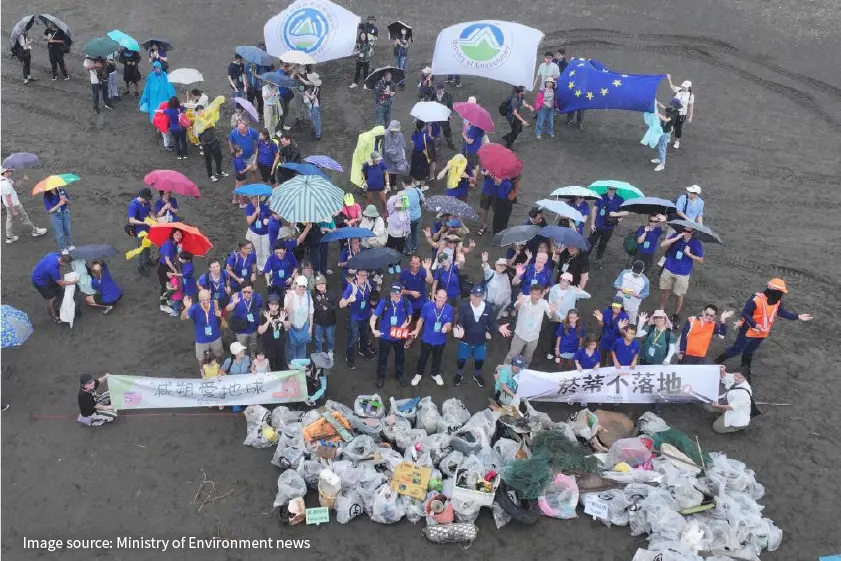 The MOENV and the European Economic and Trade Office working together to protect clean coastlines despite bad weather
