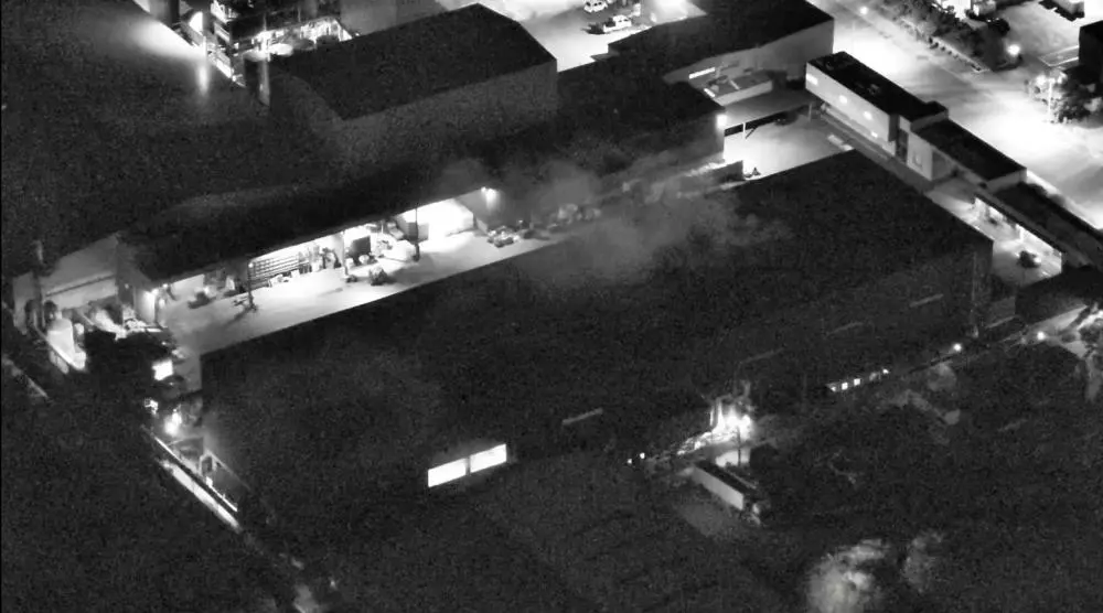 檢視「事業廠房頂有大量煙塵排放」圖片