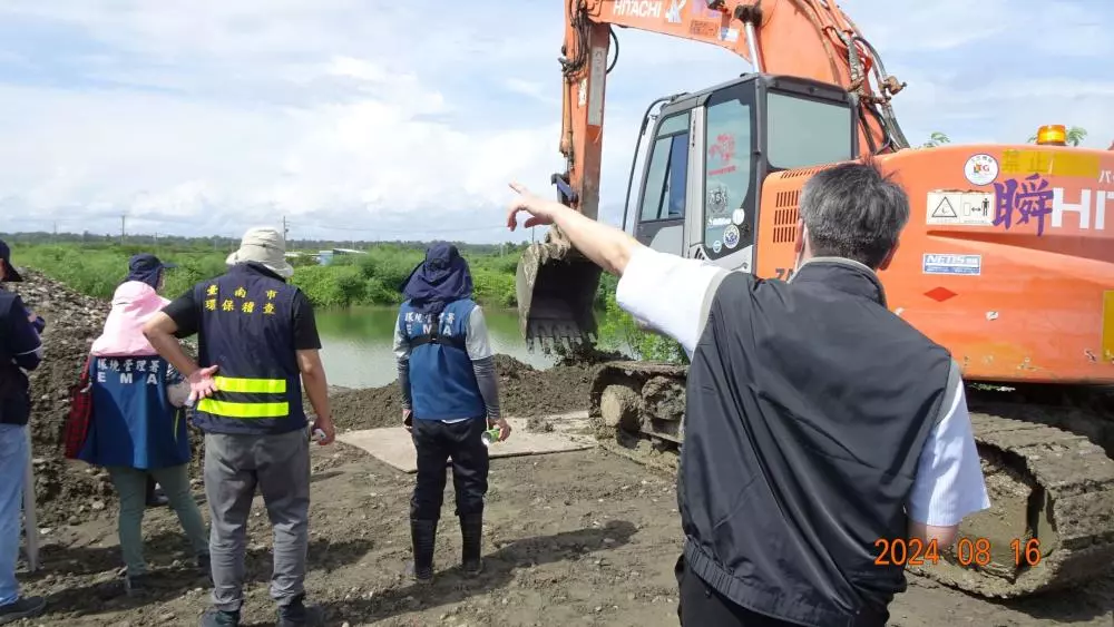 檢視「環檢警聯手共同執行搜索行動」圖片