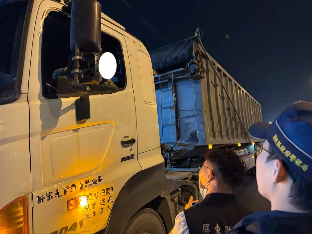 檢視「屏東縣夜間執行跨域攔檢作業現場查核」圖片