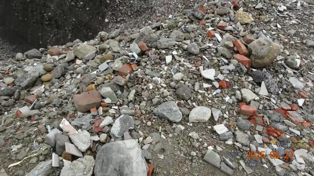 檢視「建築廢棄物混合物回填於農地上」圖片