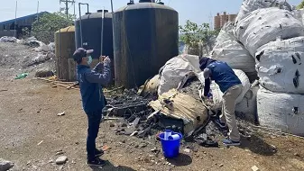 環管署中區中心督察人員採集遭棄置廢玻璃送驗