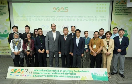 顏旭明署長_前排左起第5位_、美國環保署及ReSAG成員國代表合影