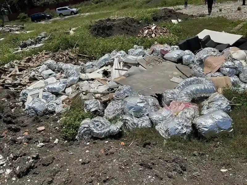 檢視「海埔路農地遭棄置各類廢棄物」圖片